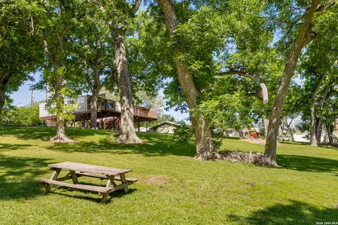 9035 Fm 725, Mcqueeney, TX 78123