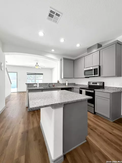 2045 Silver Oaks, San Antonio, TX 78213