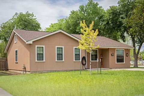 501 Perez St, Uvalde, TX 78801