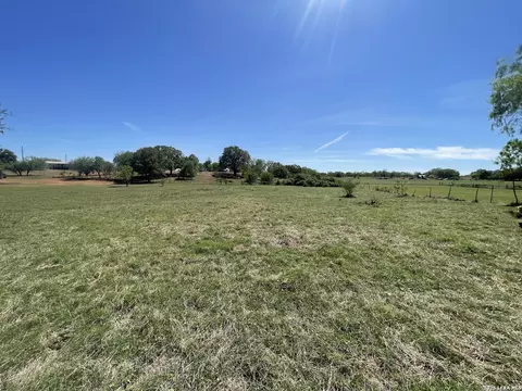 10306 Fm 1681, Nixon, TX 78140