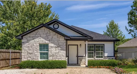 1032 Blueridge Dr, Canyon Lake, TX 78133