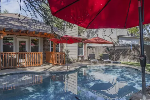 10502 Pembriar Cir, San Antonio, TX 78240