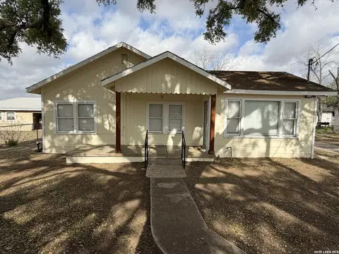 719 Kelly St, Poteet, TX 78065