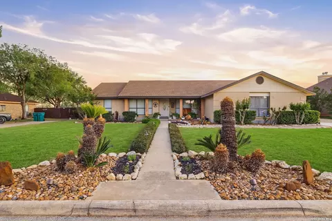 15224 Park Place Dr, Lytle, TX 78052