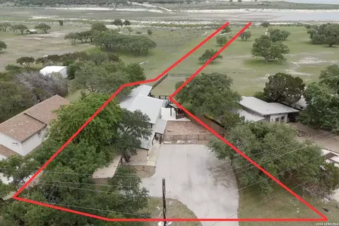 707 Park Shrs, Canyon Lake, TX 78133