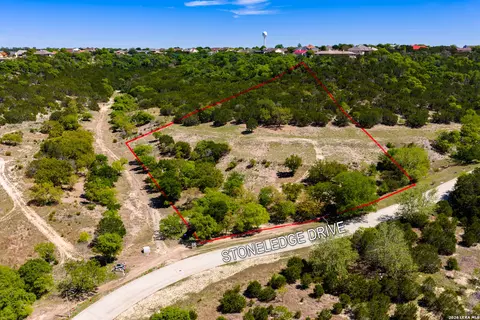 2210 Stoneledge Dr, Kerrville, TX 78028