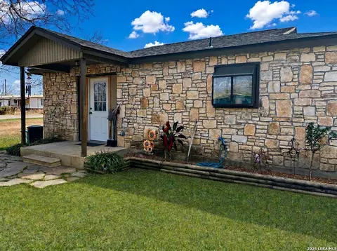 1314 Commerce, Jourdanton, TX 78026