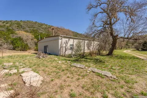 Exterior - 3655 N Seco Rd, Utopia, TX 78884 photo 1 of 4