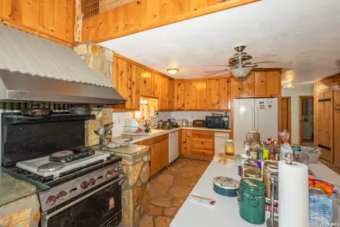 Kitchen - 3655 N Seco Rd, Utopia, TX 78884 photo 3 of 4