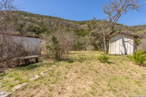 Exterior - 3655 N Seco Rd, Utopia, TX 78884 photo 2 of 4