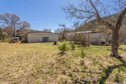 Exterior - 3655 N Seco Rd, Utopia, TX 78884 photo 3 of 4
