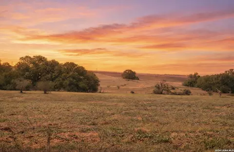2141 County Road 132, Floresville, TX 78114