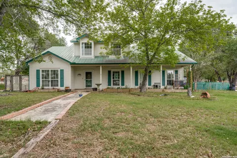 1855 Burr Oak Ln, Adkins, TX 78101