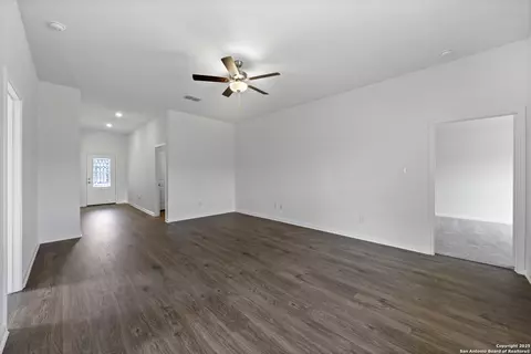 16177 Farmer, Lytle, TX 78052 photo 3