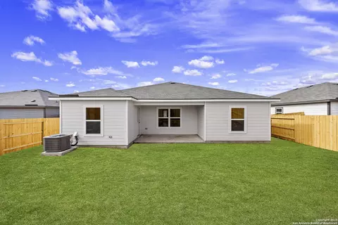 16177 Farmer, Lytle, TX 78052 photo 2