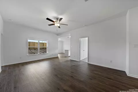 16177 Farmer, Lytle, TX 78052 photo 5