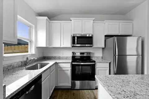 16177 Farmer, Lytle, TX 78052 photo 9