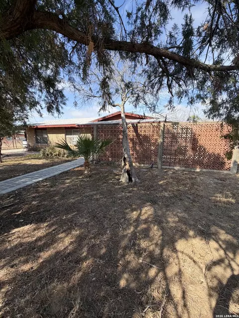 2107 N Hwy 83, Crystal City, TX 78839