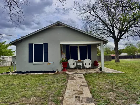 1615 Lorenzo St, Castroville, TX 78009