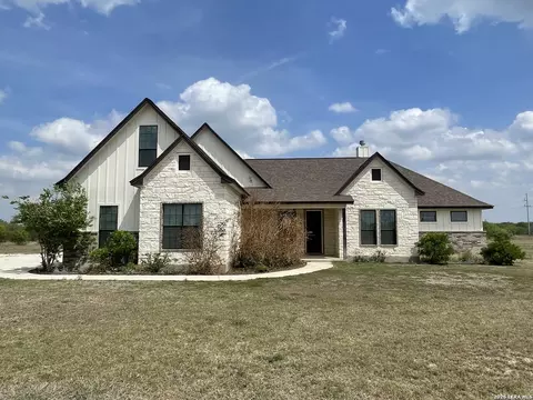 18 Valley Vw, Uvalde, TX 78801