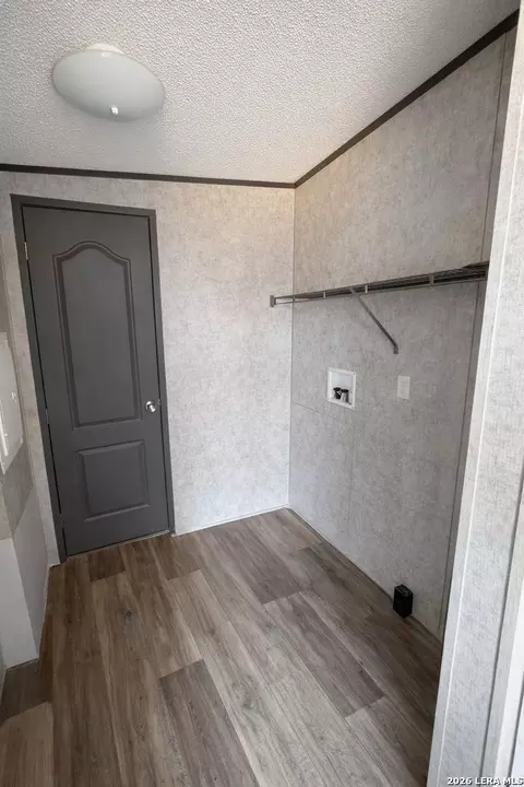 401 Ala Blanca Dr, Lytle, TX 78052 photo 5