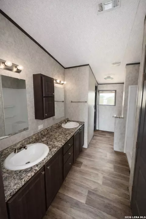401 Ala Blanca Dr, Lytle, TX 78052 photo 9