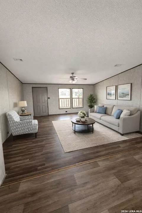 401 Ala Blanca Dr, Lytle, TX 78052 photo 3