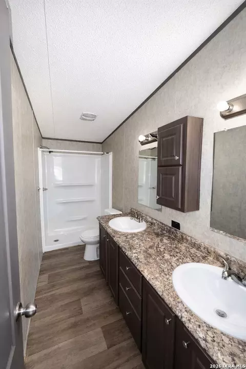 401 Ala Blanca Dr, Lytle, TX 78052 photo 8