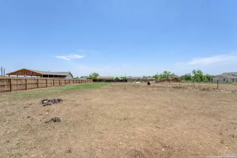 401 Ala Blanca Dr, Lytle, TX 78052 photo 10