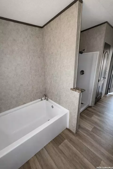 401 Ala Blanca Dr, Lytle, TX 78052 photo 7