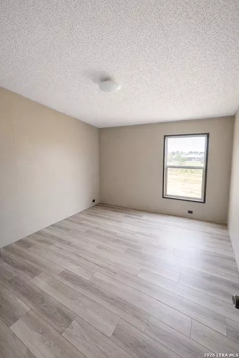 401 Ala Blanca Dr, Lytle, TX 78052 photo 6