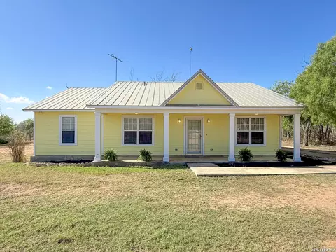 680 W County Road 678, Natalia, TX 78059