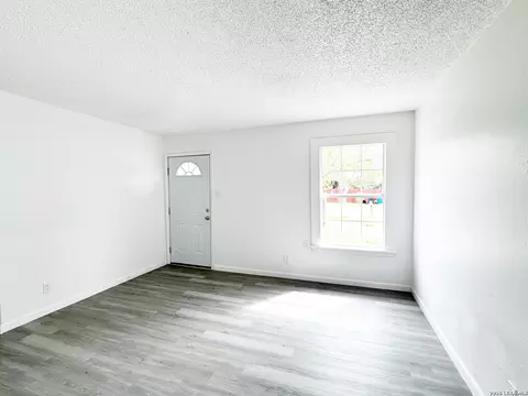 Living - 501 Corley Dr, Devine, TX 78016 photo 3 of 6