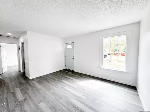 Living - 501 Corley Dr, Devine, TX 78016 photo 6 of 6