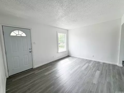 Living - 501 Corley Dr, Devine, TX 78016 photo 2 of 6