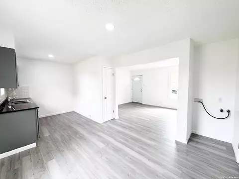 Living - 501 Corley Dr, Devine, TX 78016 photo 5 of 6