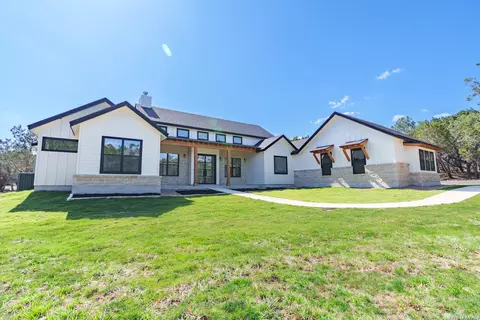 129 Aermotor Ln, Boerne, TX 78006