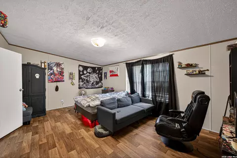 106 County Road 2672, Devine, TX 78016 photo 14