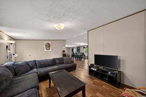 106 County Road 2672, Devine, TX 78016 photo 4