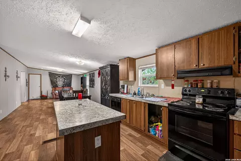 106 County Road 2672, Devine, TX 78016 photo 9
