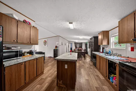 106 County Road 2672, Devine, TX 78016 photo 8