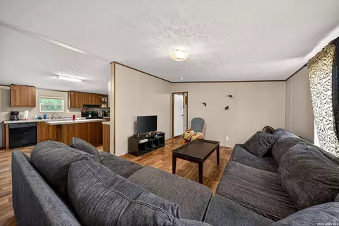 106 County Road 2672, Devine, TX 78016 photo 5
