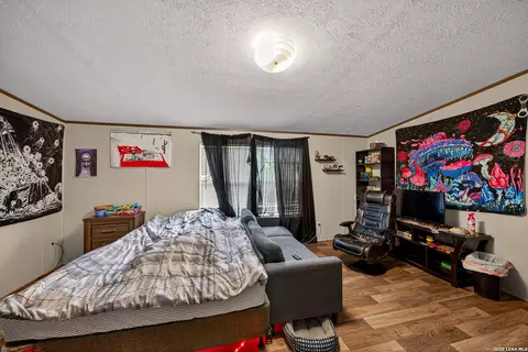 106 County Road 2672, Devine, TX 78016 photo 15