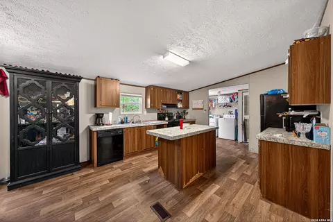 106 County Road 2672, Devine, TX 78016 photo 6