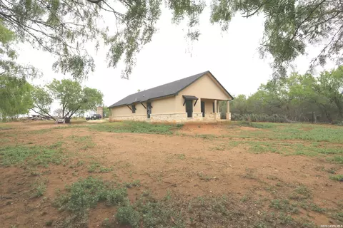 1186 Us Highway 181, Floresville, TX 78114