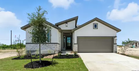 165 Mountain Oak, Castroville, TX 78009