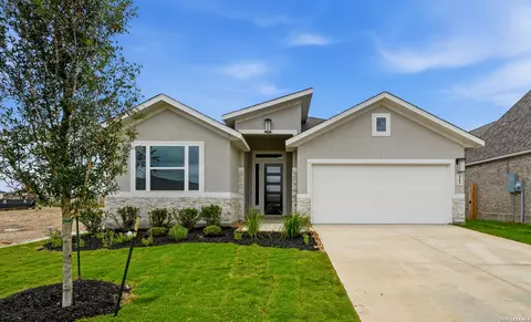 165 Mountain Oak, Castroville, TX 78009