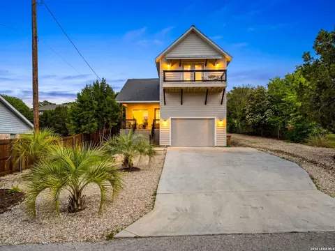 1528 Connie Dr, Canyon Lake, TX 78133