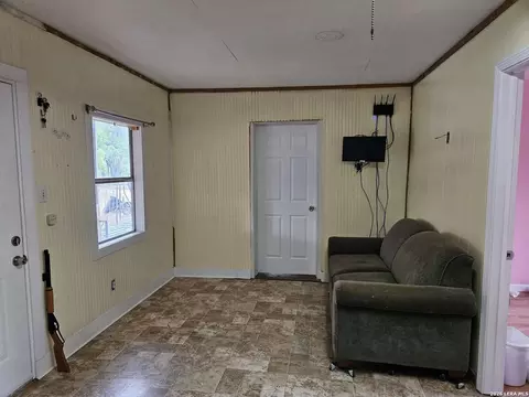 Living - 255 County Road 668, Devine, TX 78016 photo 4 of 4