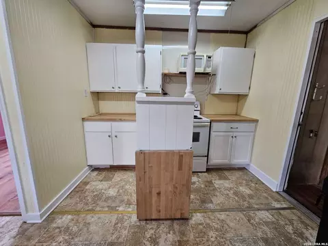 Kitchen - 255 County Road 668, Devine, TX 78016 photo 3 of 3
